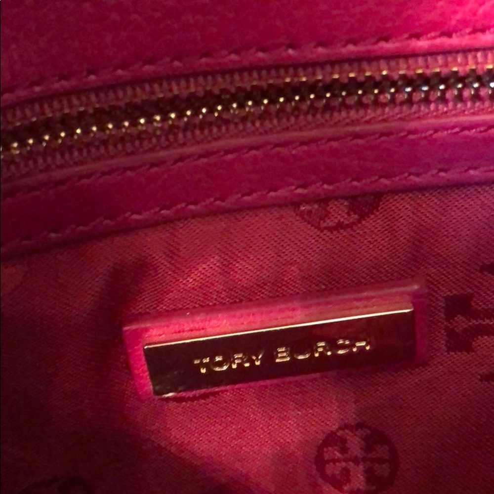 Crossbody - Picture 7 of 8